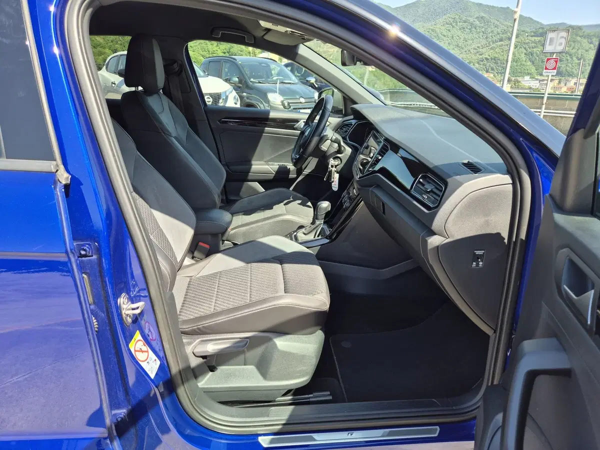 Volkswagen T-Roc usata  (9)