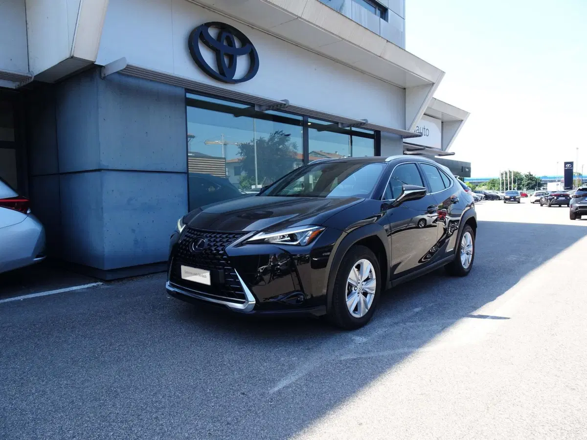Lexus UX usata a Venezia