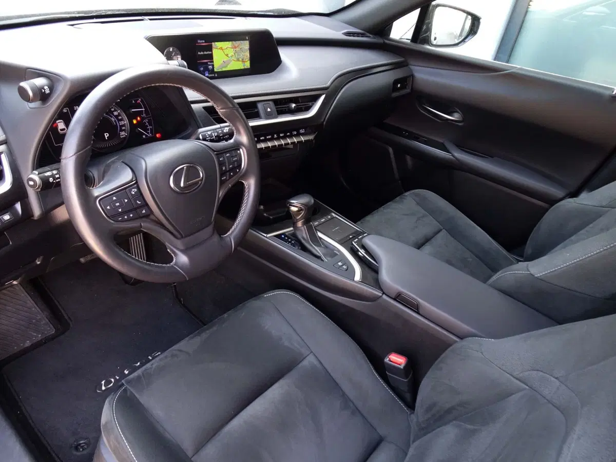 Lexus UX usata a Venezia (9)