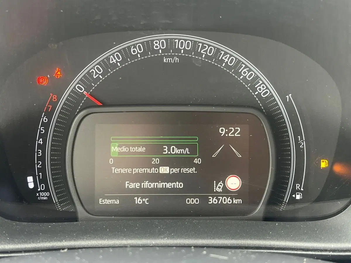 Toyota Aygo X usata a Siracusa (9)