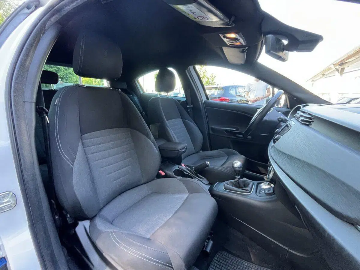 Alfa Romeo Giulietta usata a Alessandria (12)