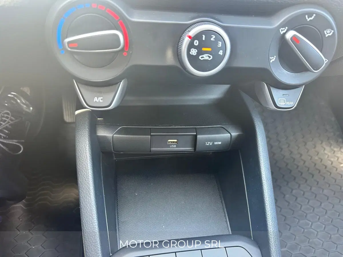 Kia Stonic usata a Napoli (16)