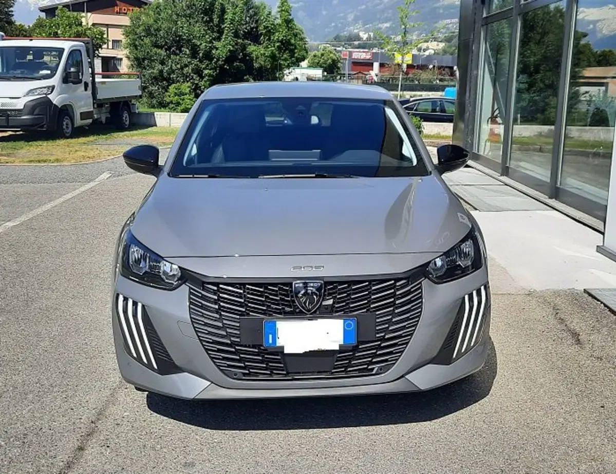 Peugeot 208 nuova a Aosta (2)