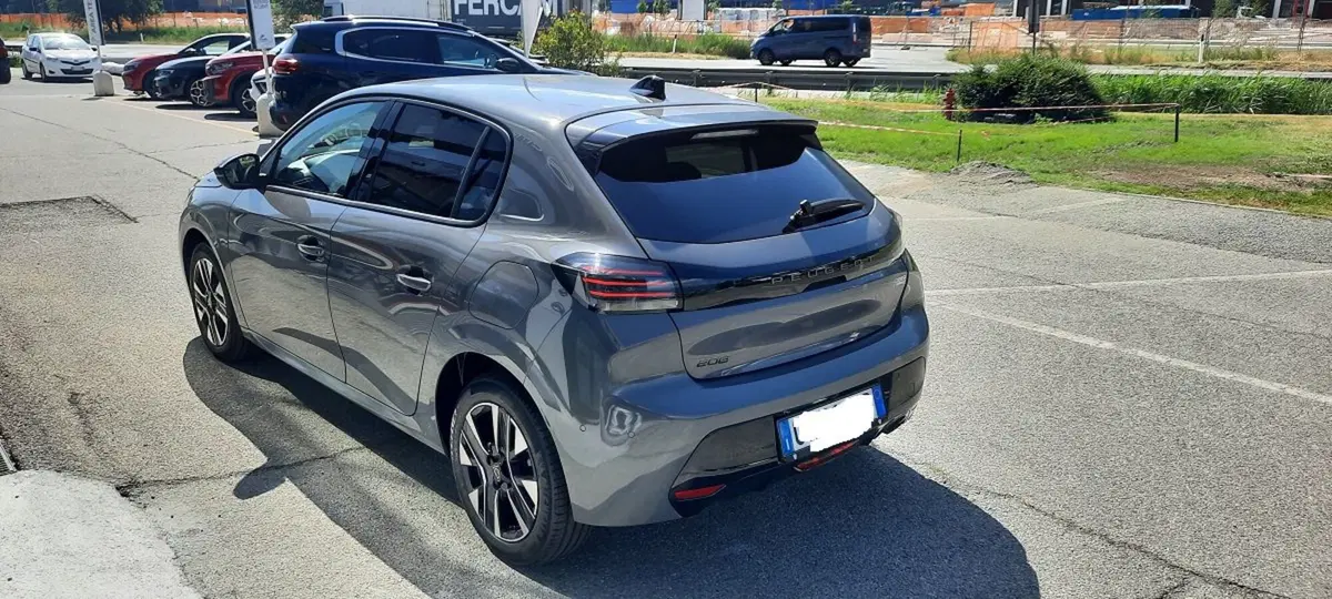 Peugeot 208 nuova a Aosta (4)