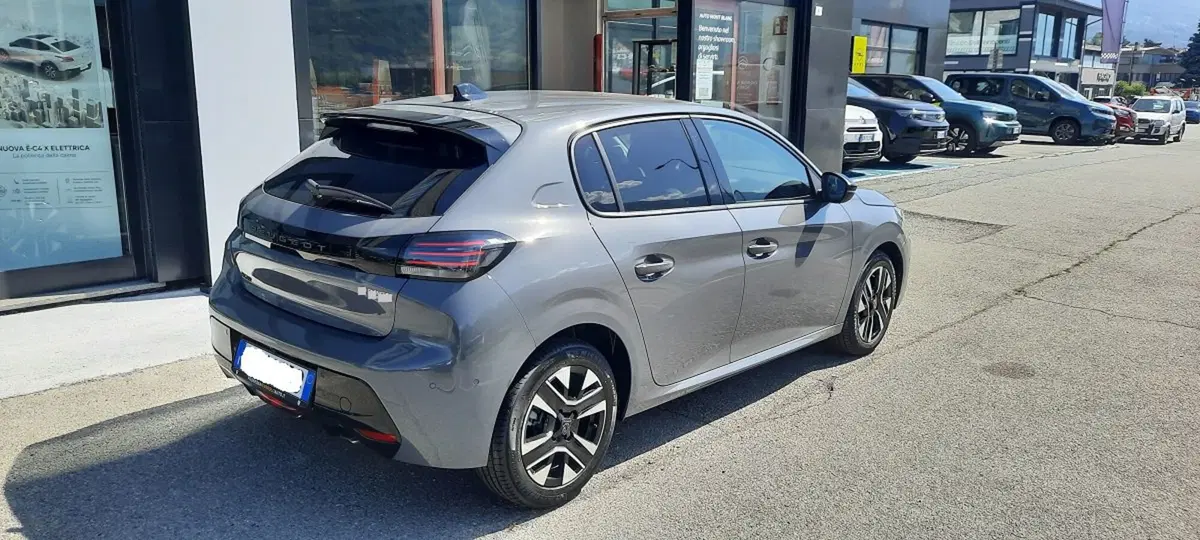 Peugeot 208 nuova a Aosta (5)