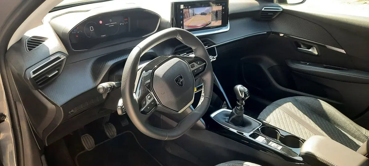 Peugeot 208 nuova a Aosta (6)