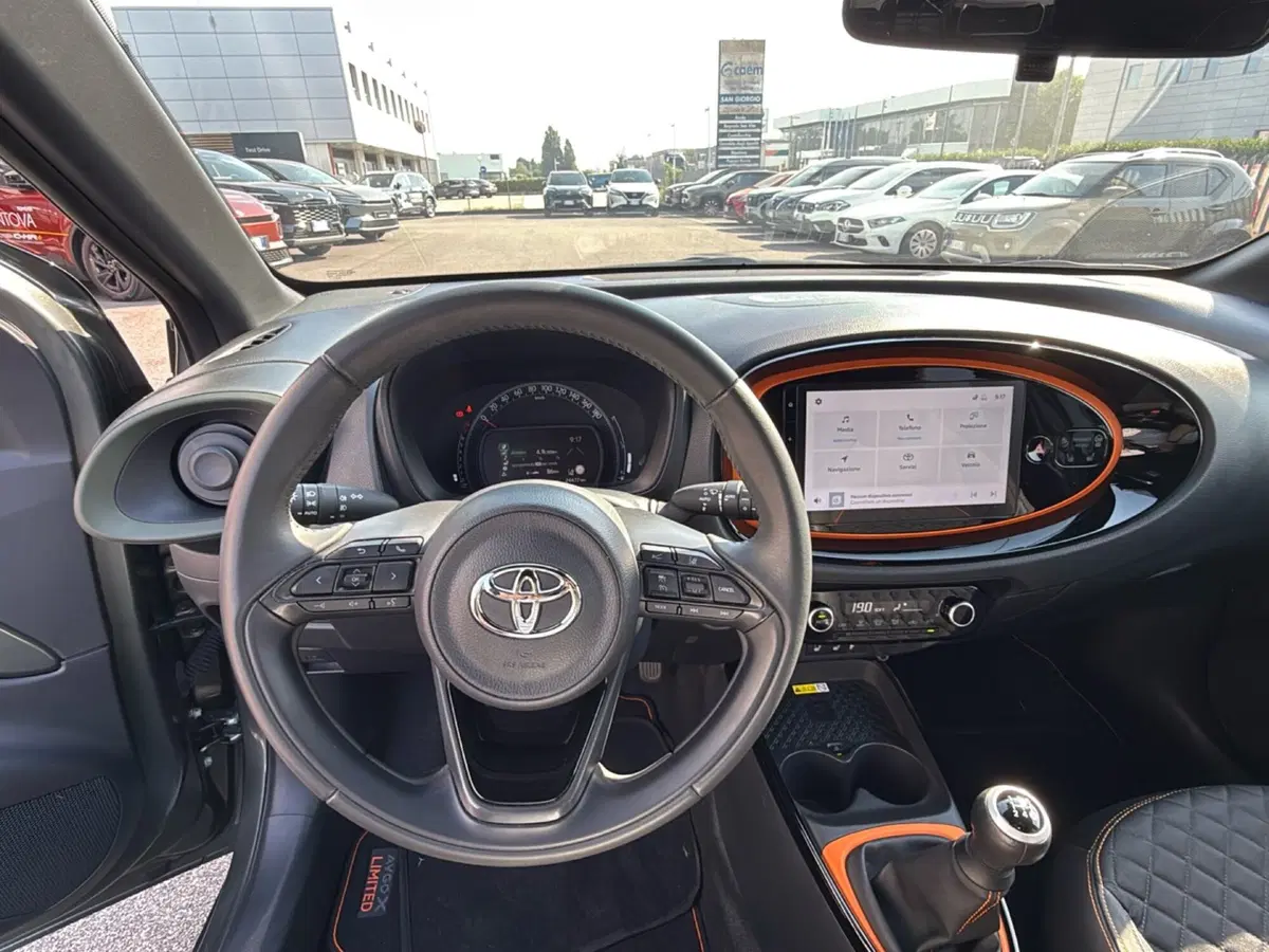 Toyota Aygo X usata a Mantova (18)