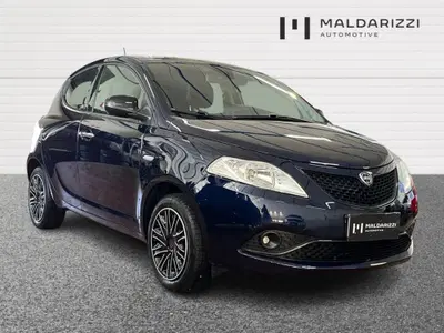 Lancia Ypsilon 1.0 FireFly 5 porte S&amp;S Hybrid Ecochic Gold del 2021 usata a Trani