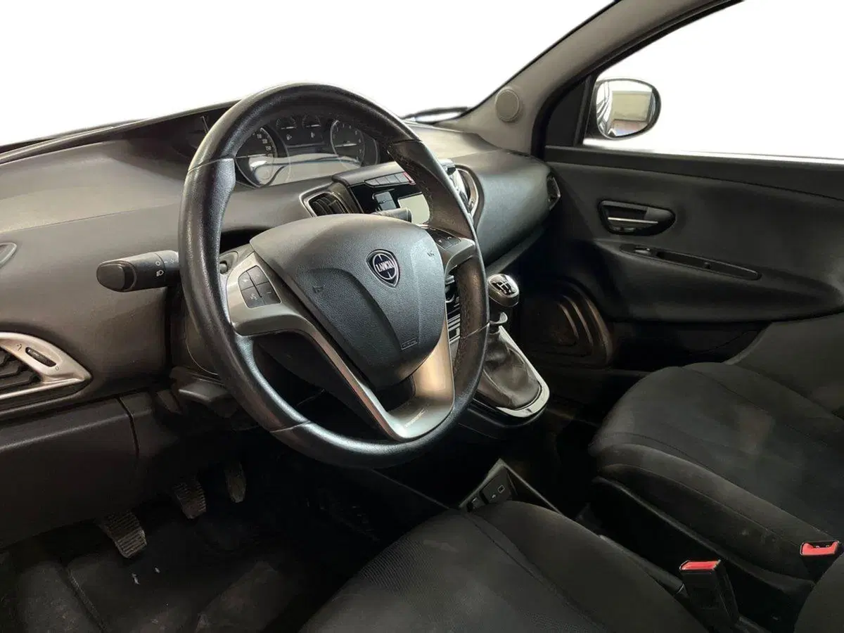 Lancia Ypsilon usata a Barletta-Andria-Trani (10)