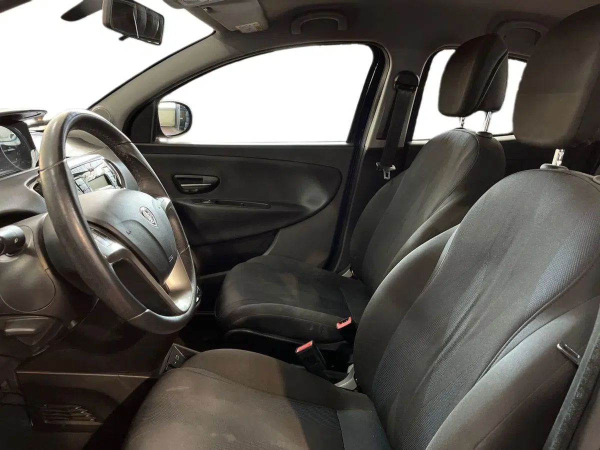 Lancia Ypsilon usata a Barletta-Andria-Trani (7)