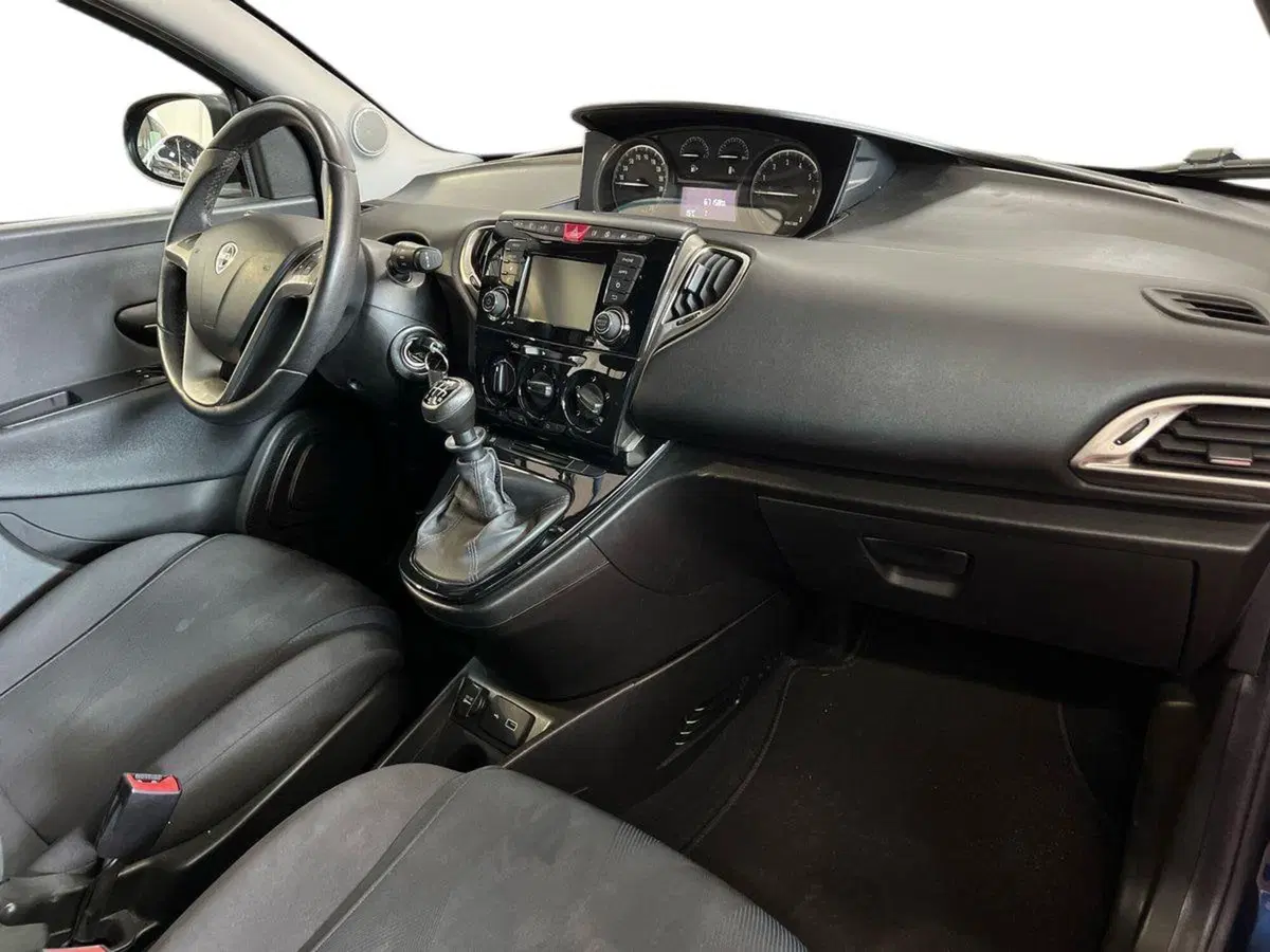 Lancia Ypsilon usata a Barletta-Andria-Trani (9)