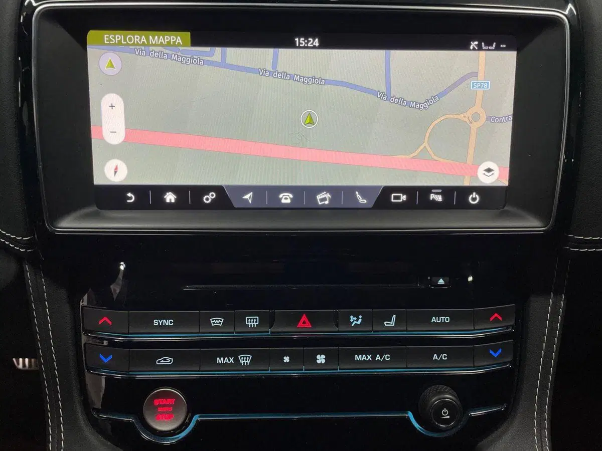 Jaguar F-Pace usata a Macerata (15)