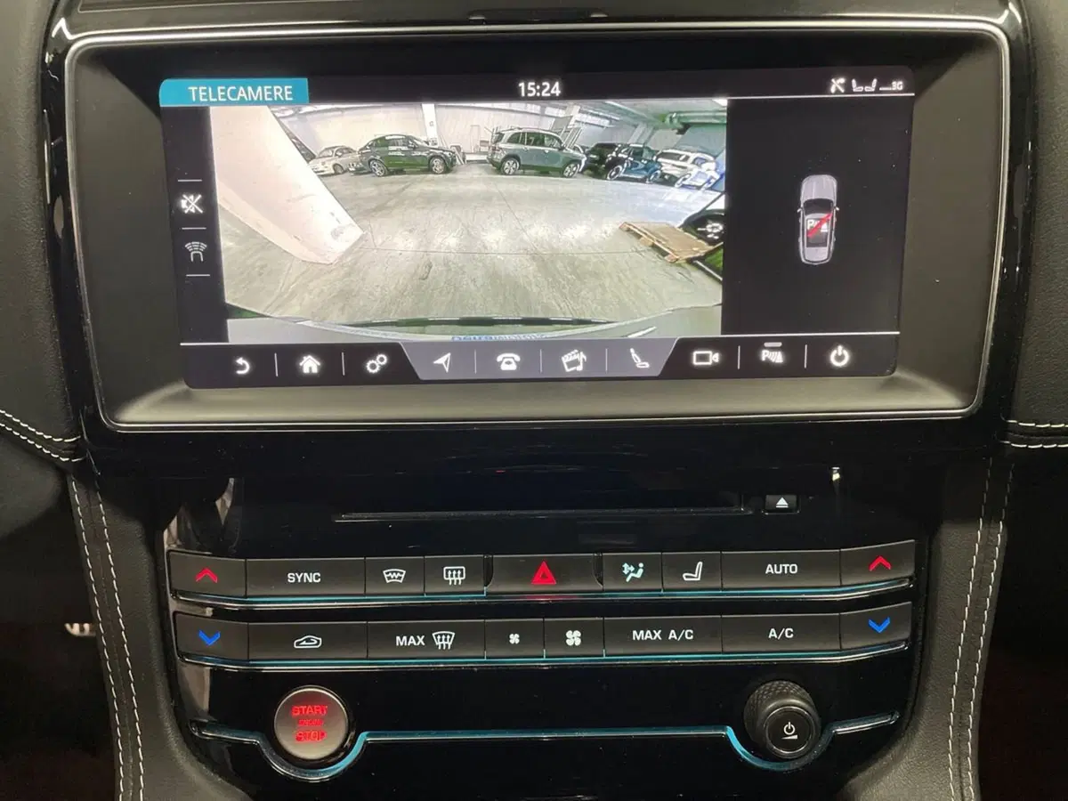 Jaguar F-Pace usata a Macerata (19)
