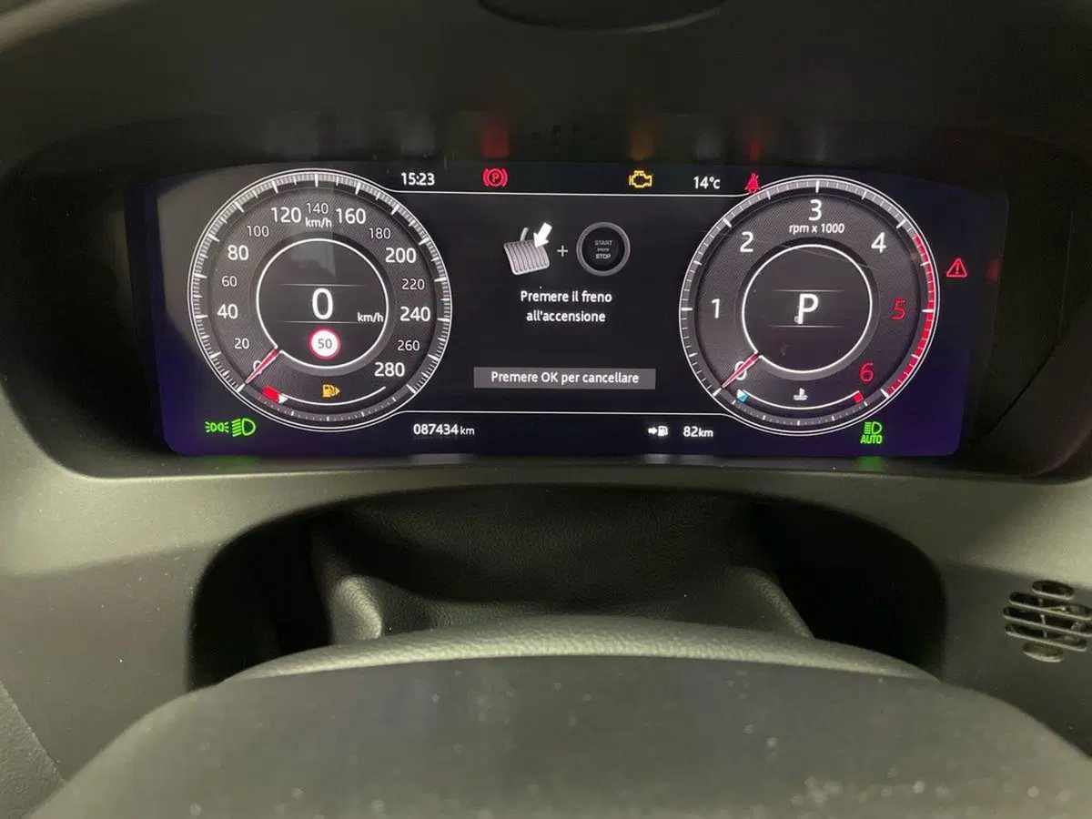 Jaguar F-Pace usata a Macerata (9)