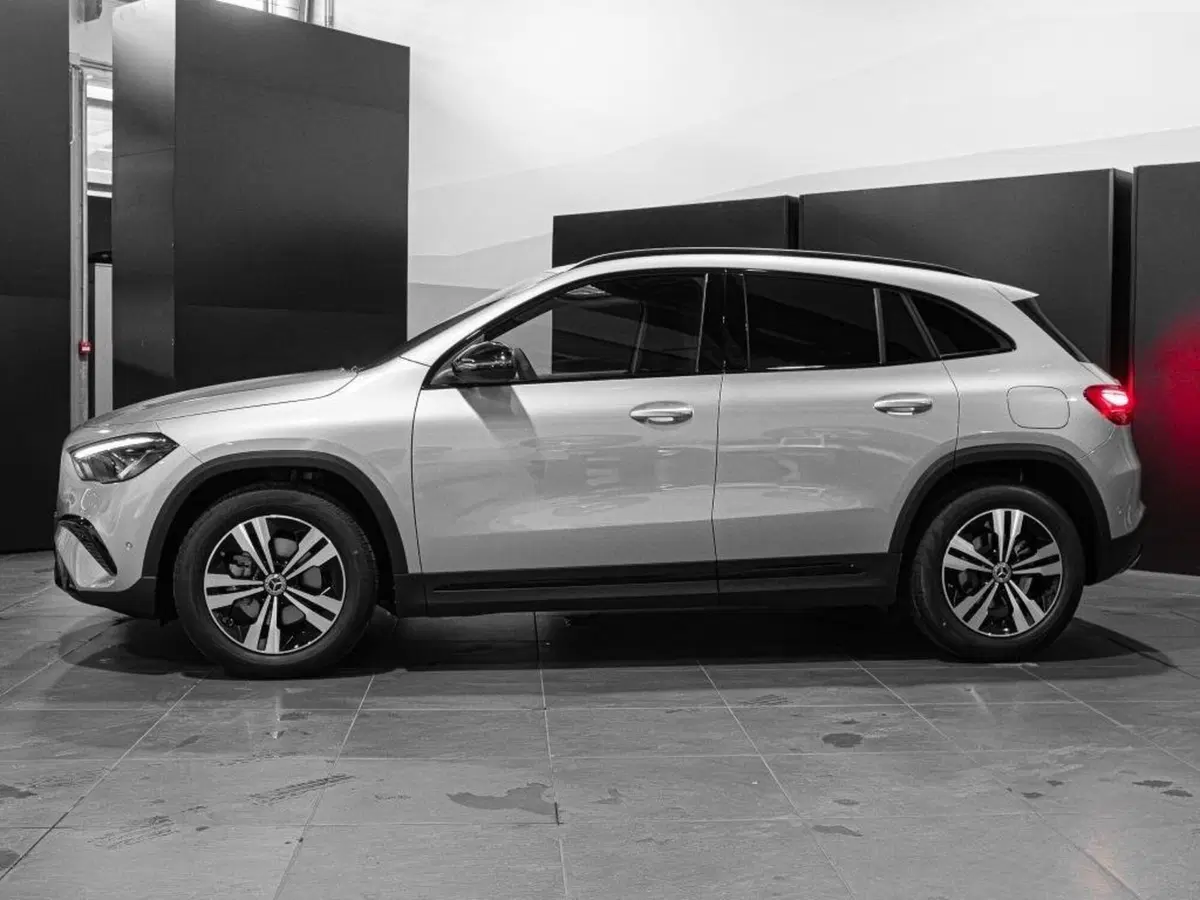 Mercedes-Benz GLA SUV nuova a Ancona (2)