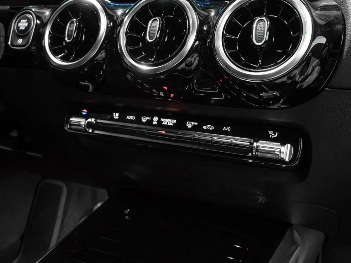 Mercedes-Benz GLA SUV nuova a Ancona (20)