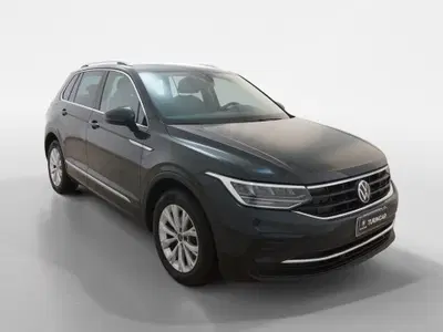 Volkswagen Tiguan 2.0 TDI 150 CV SCR DSG 4MOTION Life del 2020 usata a Torino