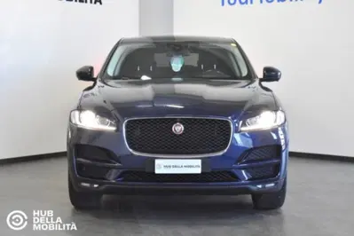 Jaguar F-Pace 2.0 D 180 CV AWD aut. Prestige del 2017 usata a Foligno