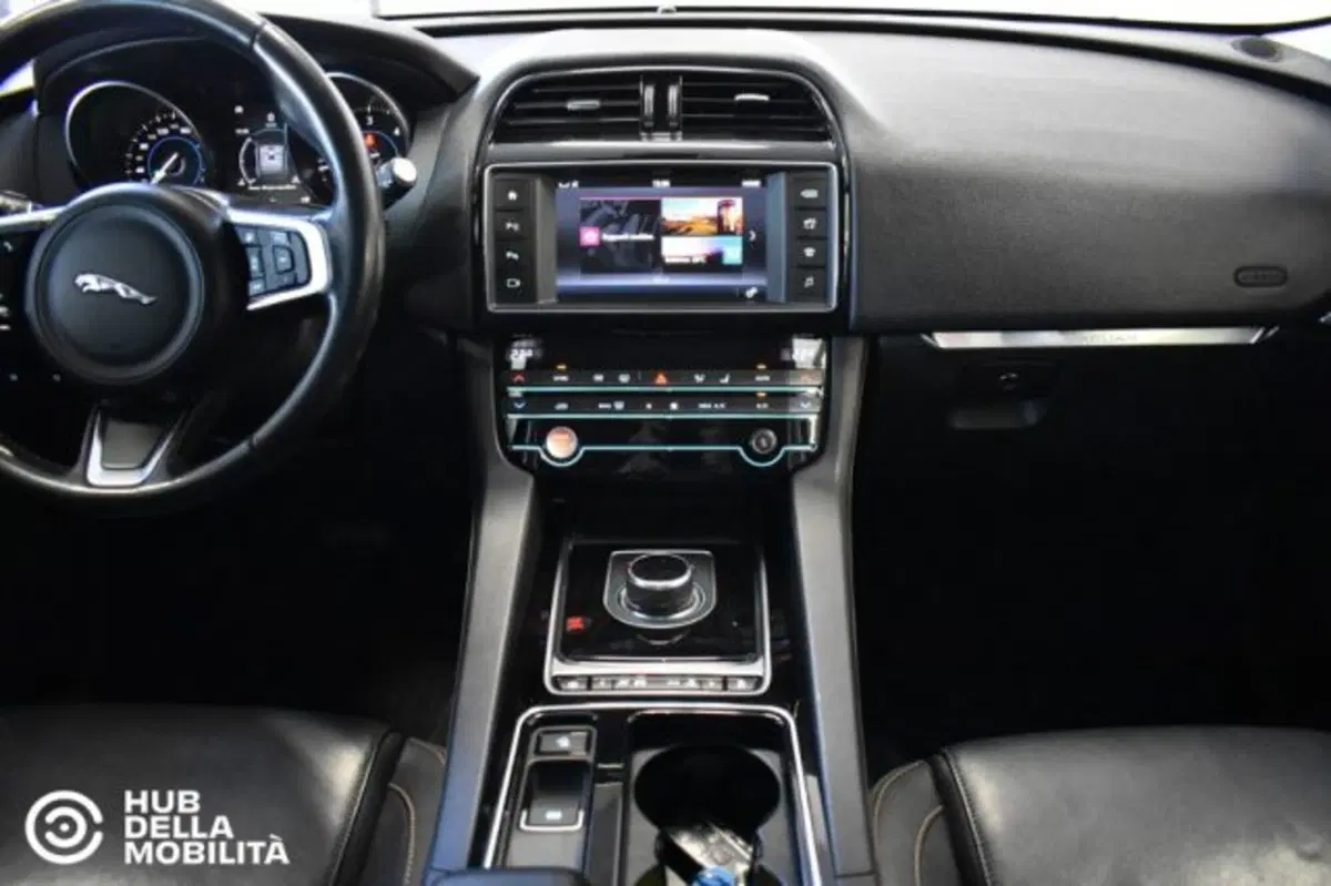 Jaguar F-Pace usata a Perugia (11)