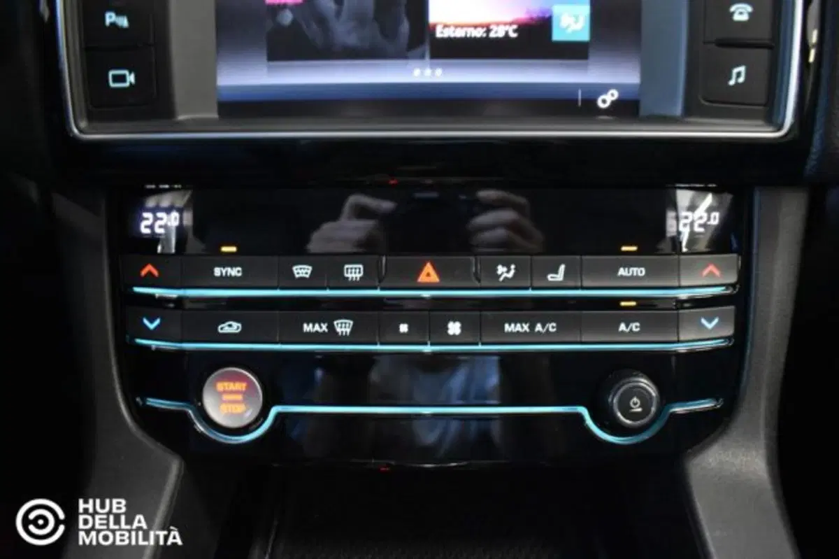 Jaguar F-Pace usata a Perugia (13)