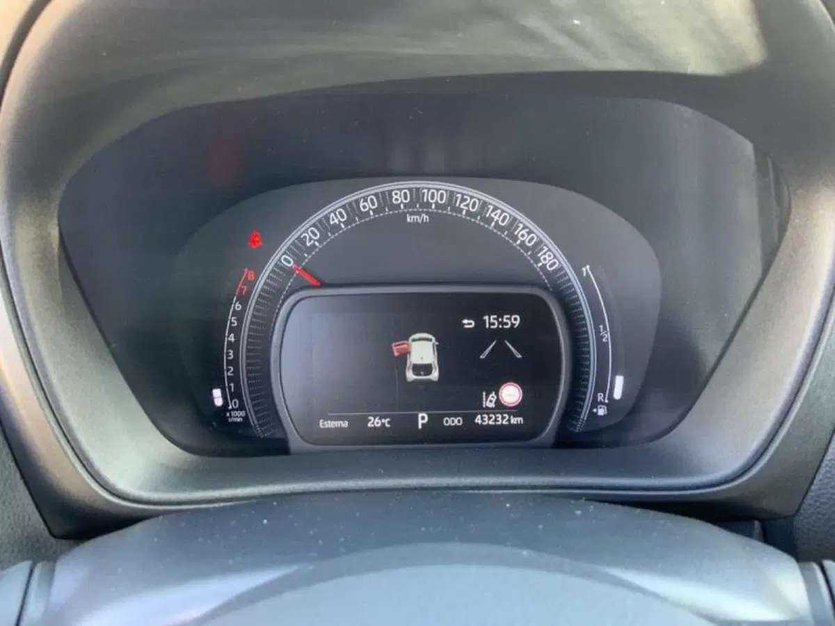 Toyota Aygo X usata a Perugia (10)