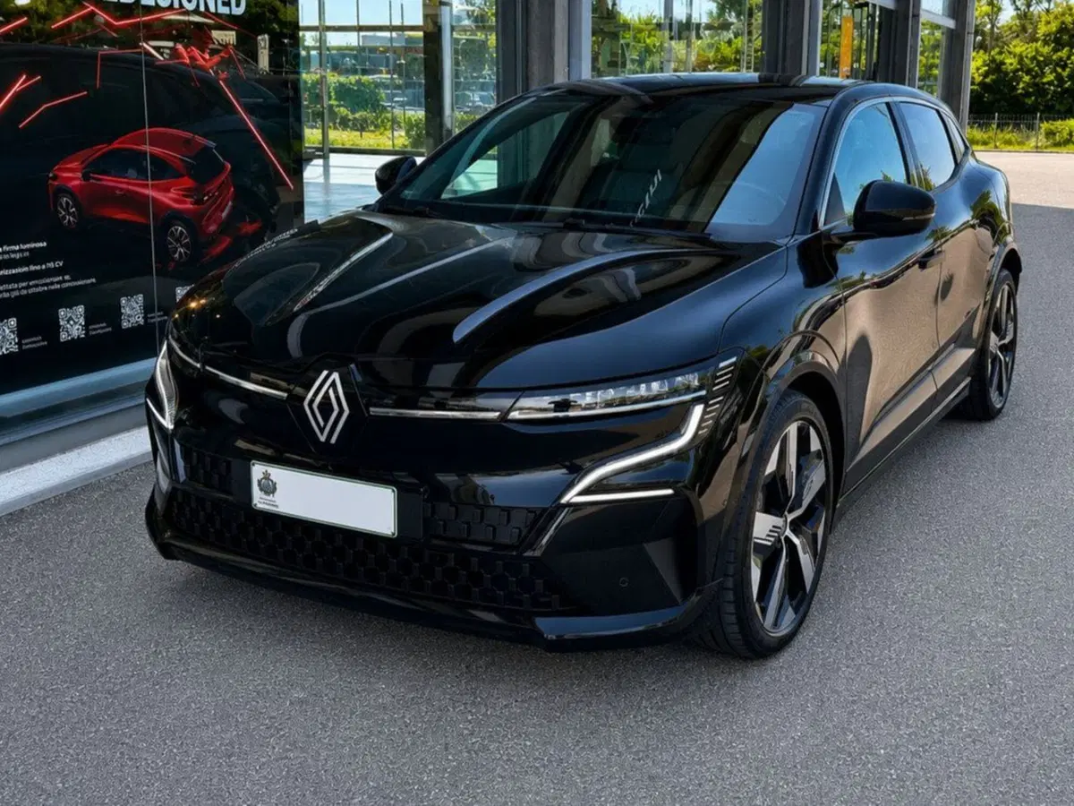 Renault Megane E-Tech Electric usata a Rimini (3)