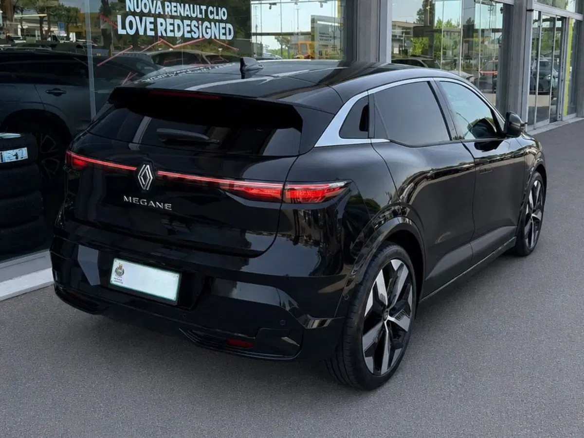 Renault Megane E-Tech Electric usata a Rimini (5)