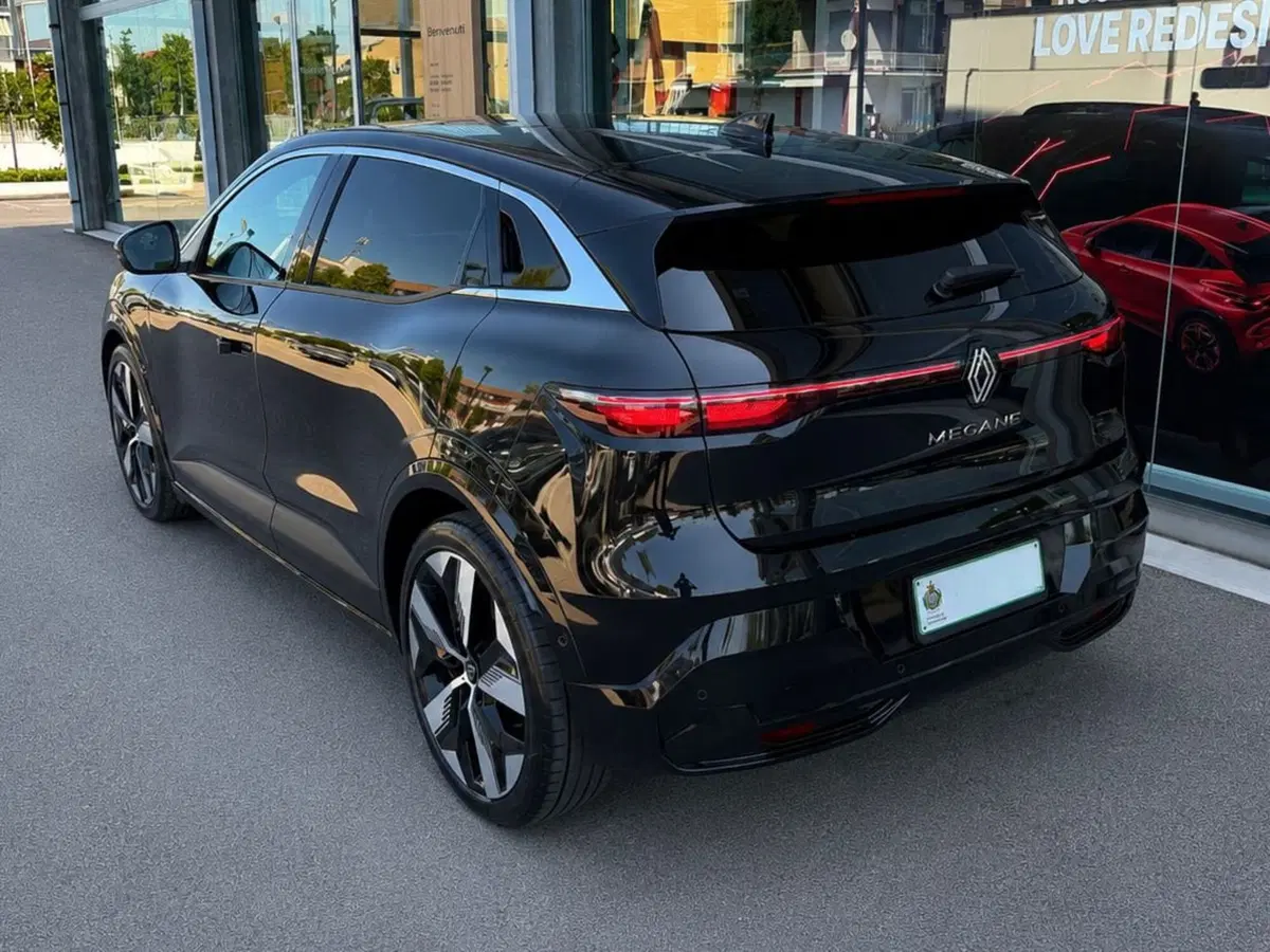 Renault Megane E-Tech Electric usata a Rimini (6)