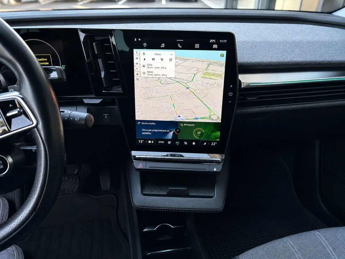 Renault Megane E-Tech Electric usata a Rimini (8)