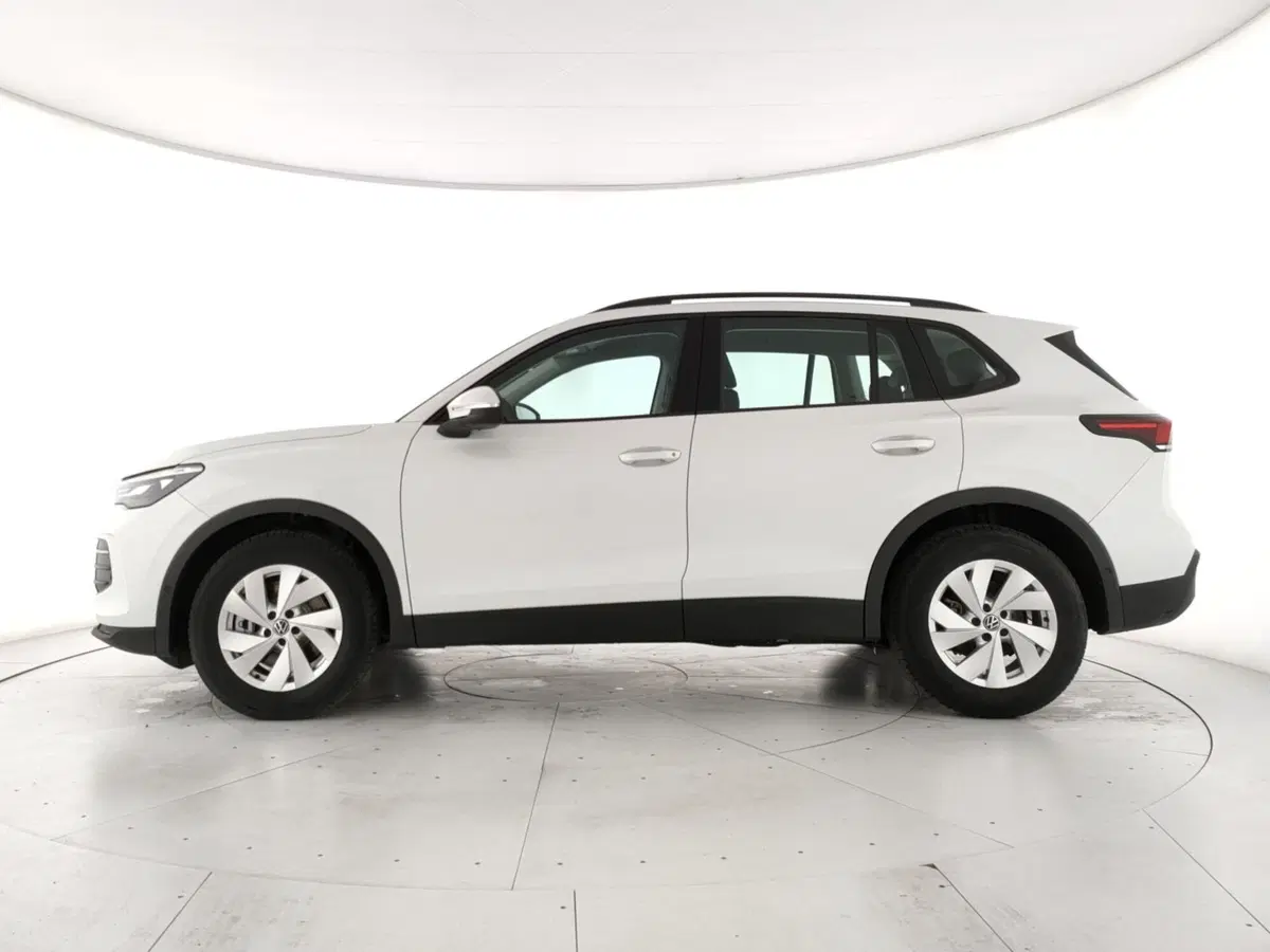Volkswagen Tiguan nuova a Napoli (2)