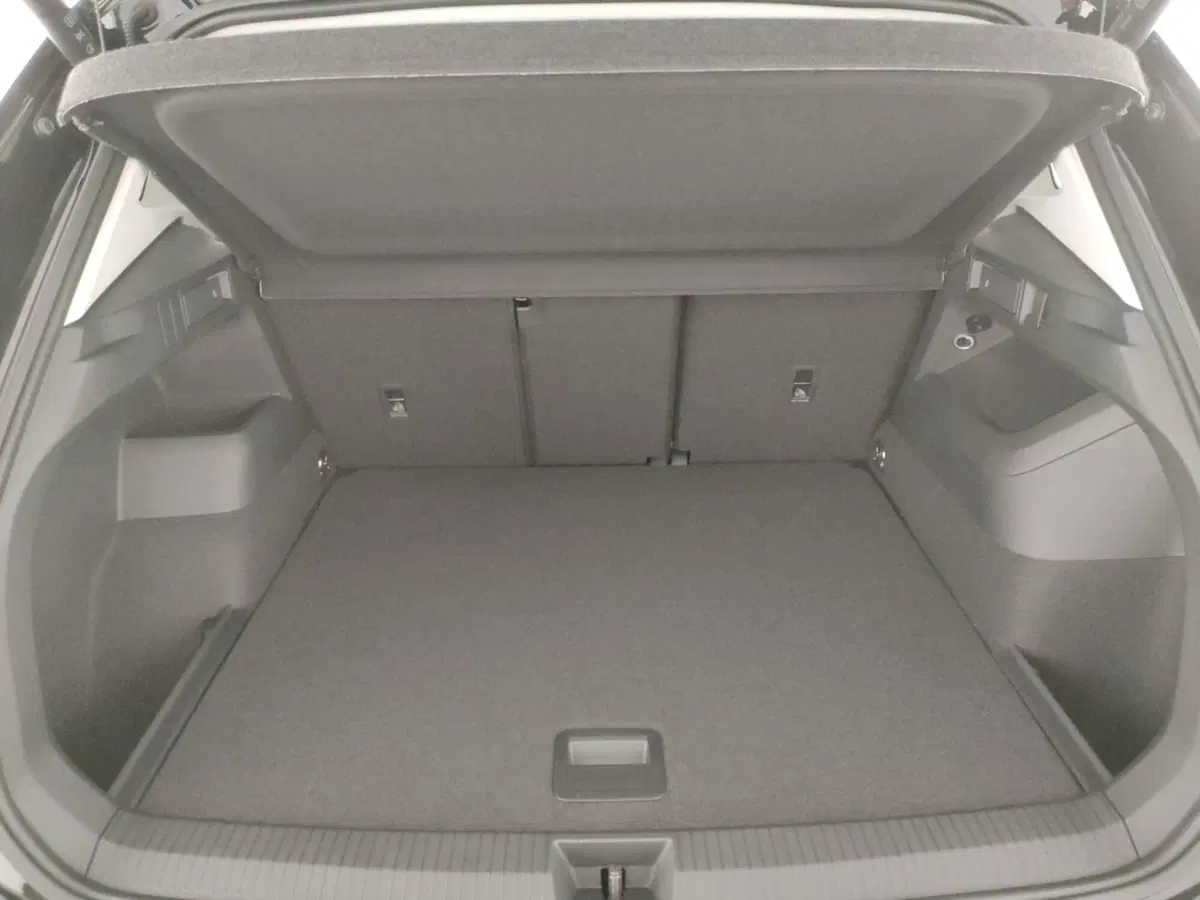 Volkswagen Tiguan nuova a Napoli (9)