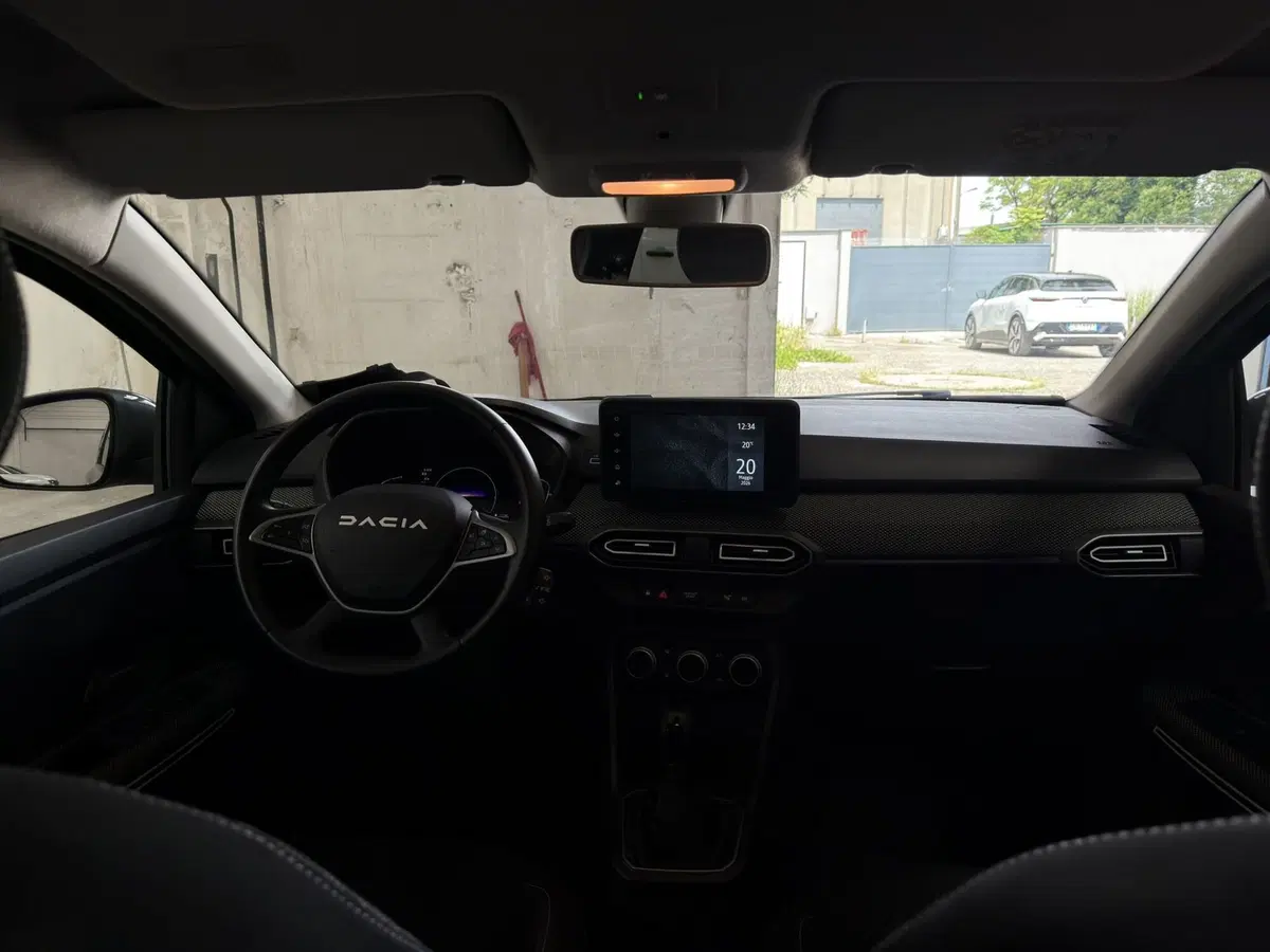 Dacia Jogger usata a Milano (18)
