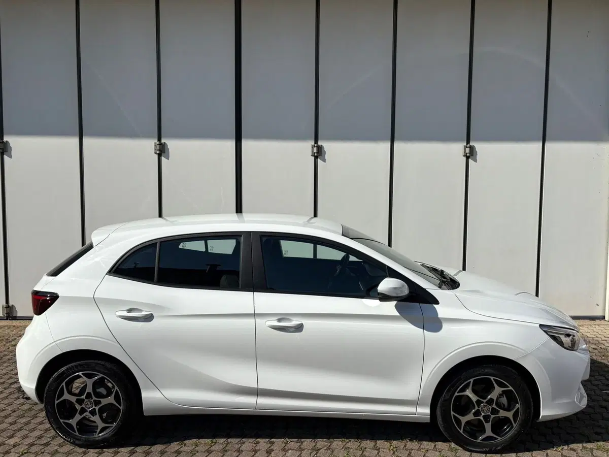Mg MG3 nuova a Milano (7)