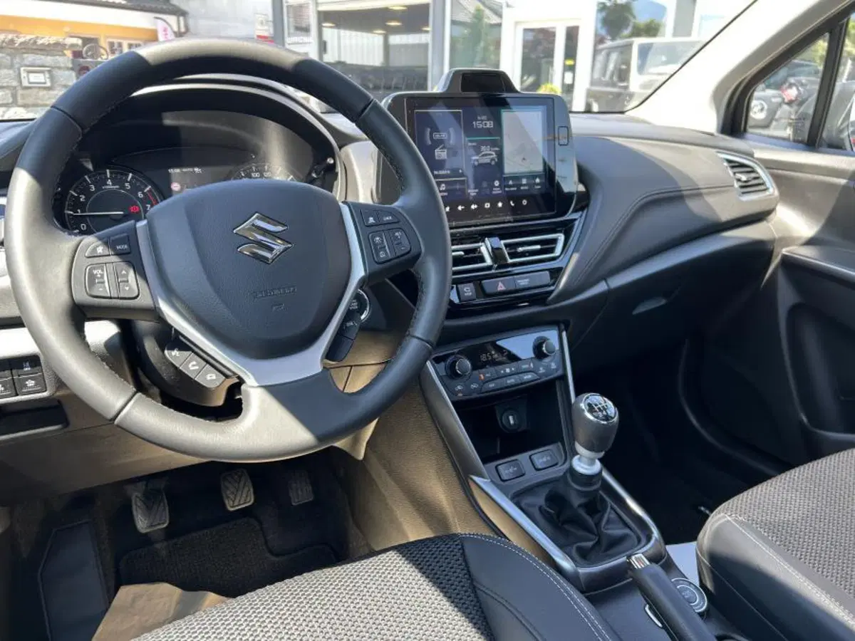 Suzuki S-Cross nuova a Cuneo (12)