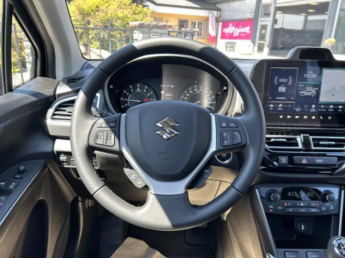Suzuki S-Cross nuova a Cuneo (17)