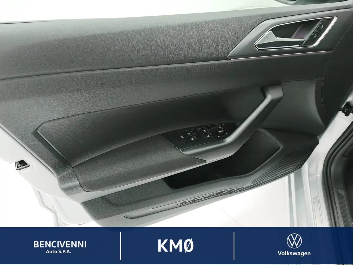Volkswagen Taigo nuova a Catanzaro (18)
