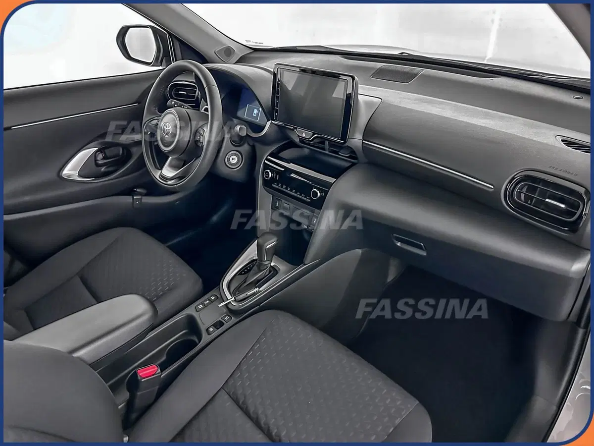 Toyota Yaris Cross nuova a Milano (12)