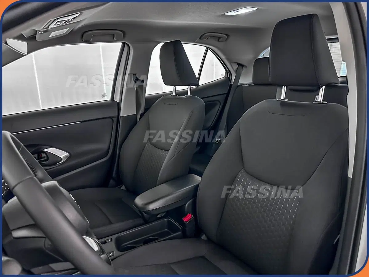 Toyota Yaris Cross nuova a Milano (8)