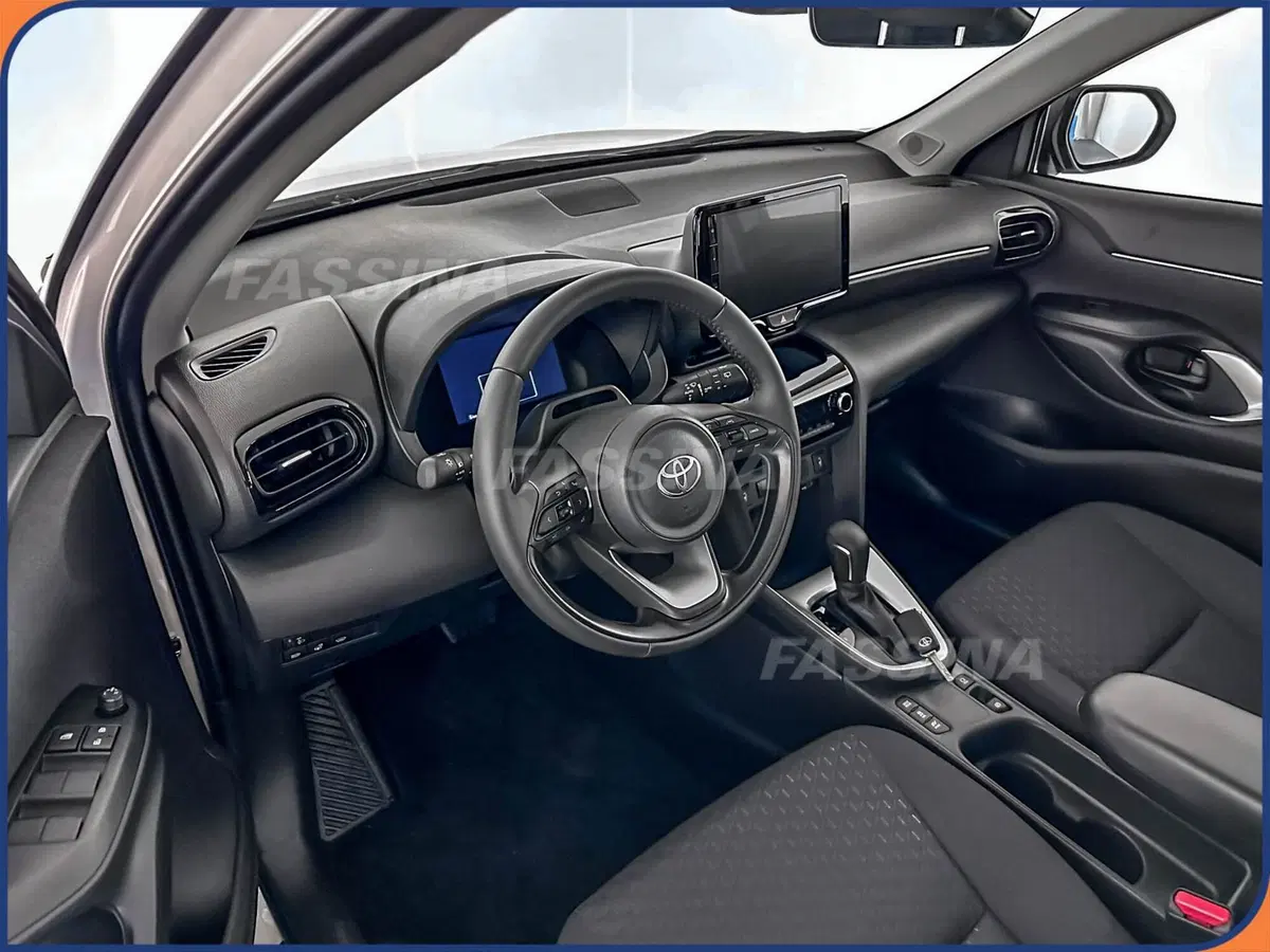Toyota Yaris Cross nuova a Milano (9)