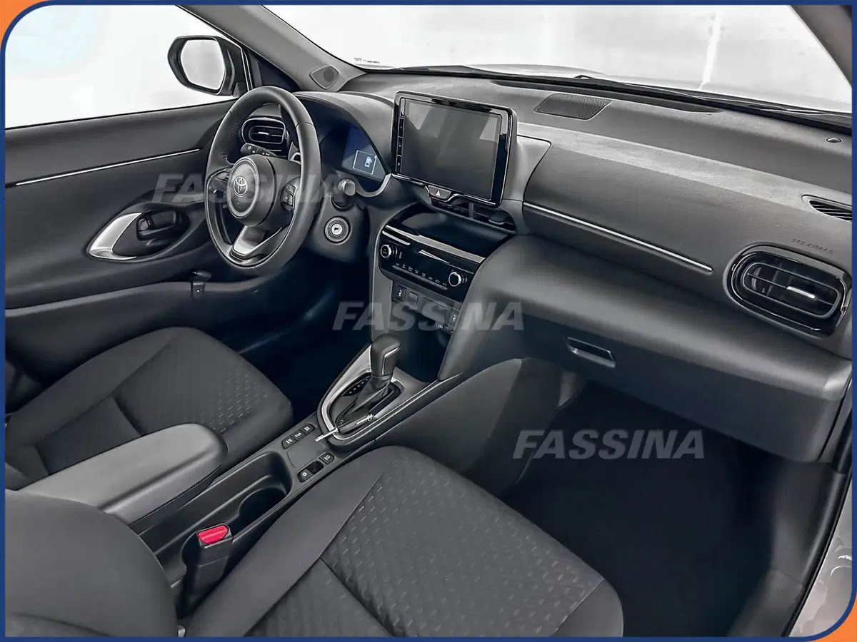 Toyota Yaris Cross nuova a Milano (12)