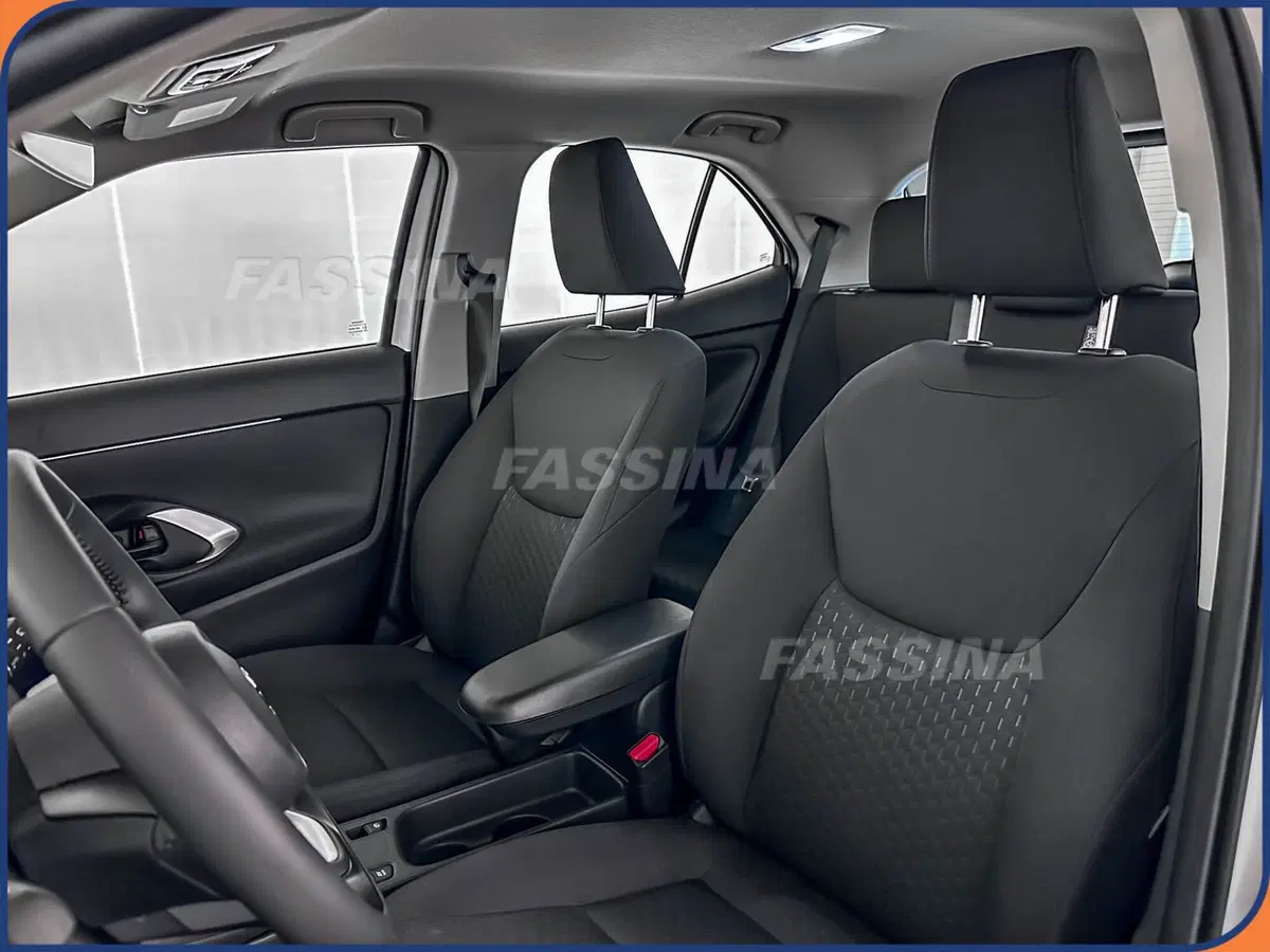 Toyota Yaris Cross nuova a Milano (8)