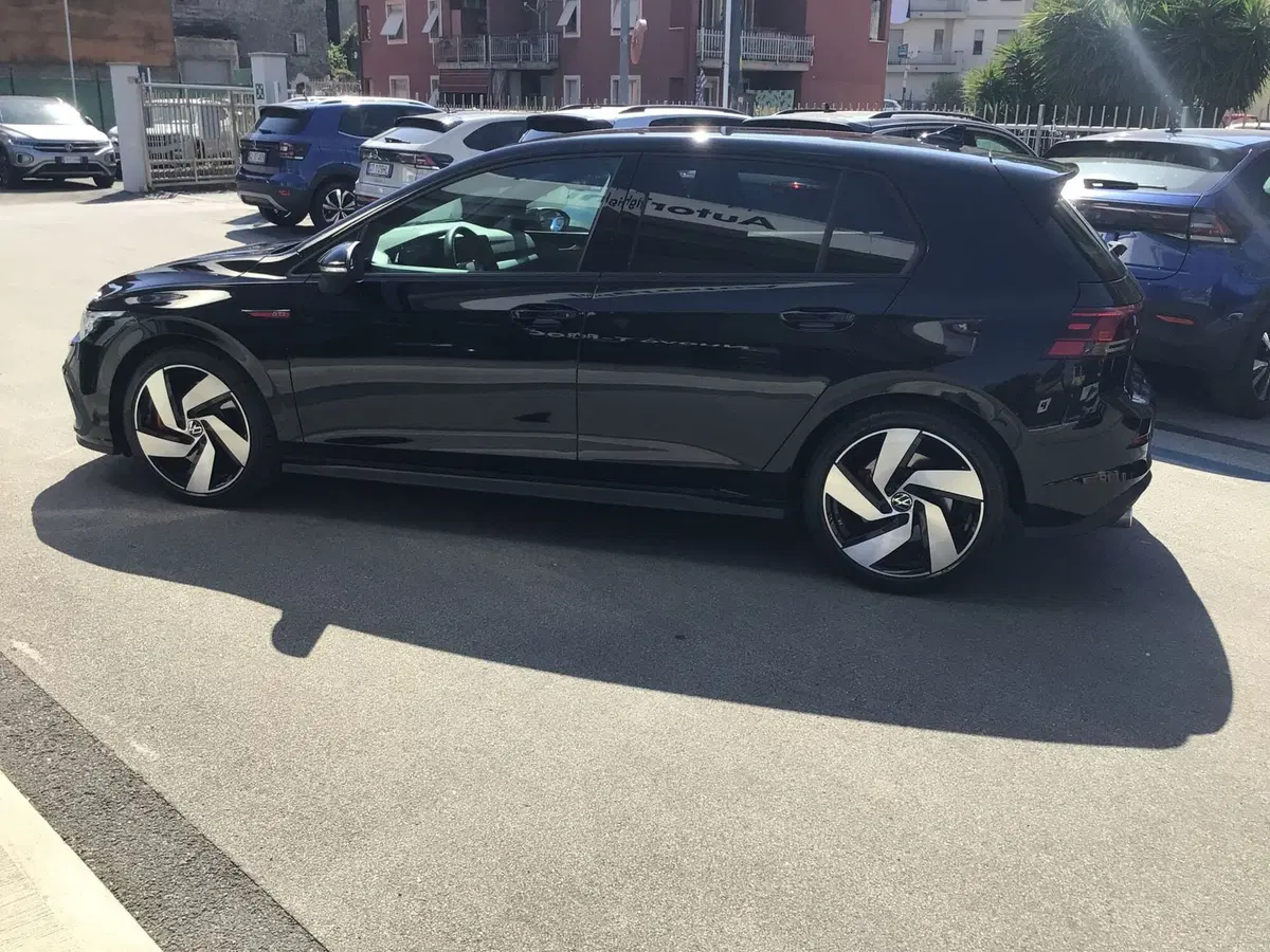 Volkswagen Golf usata a Genova (8)