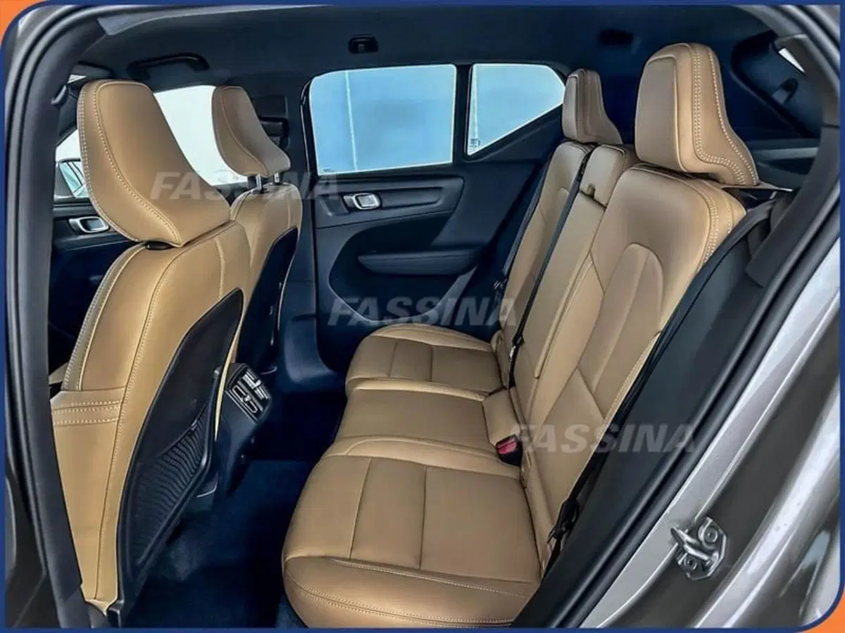 Volvo XC40 usata a Milano (10)