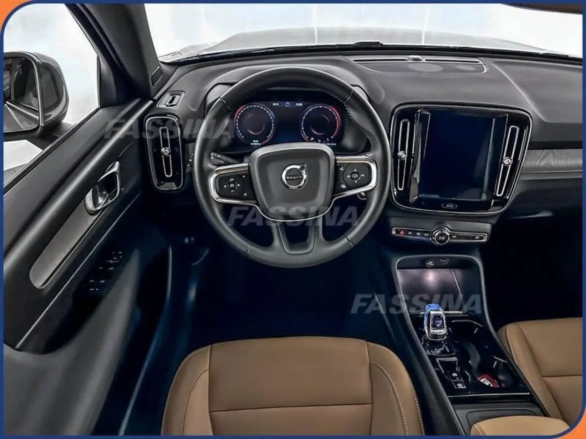 Volvo XC40 usata a Milano (11)