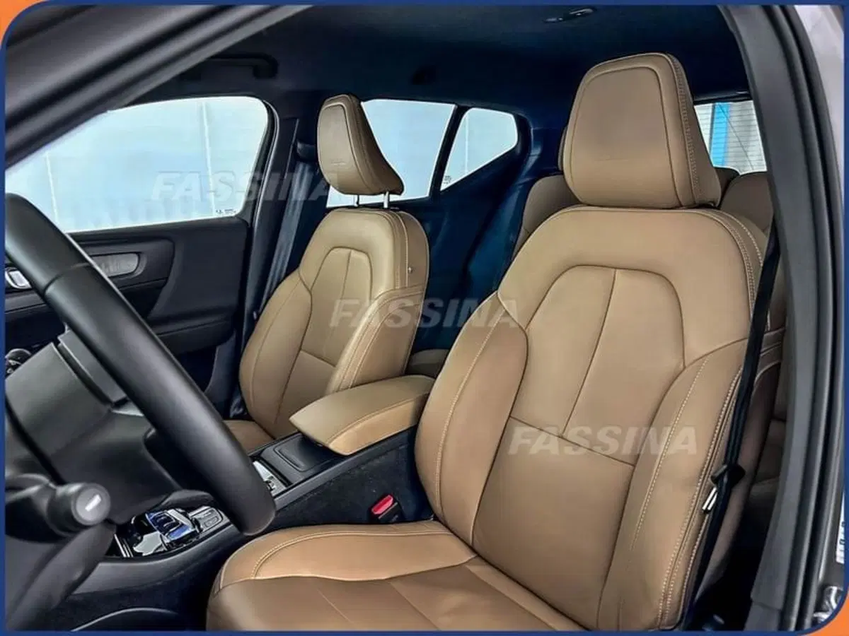 Volvo XC40 usata a Milano (8)