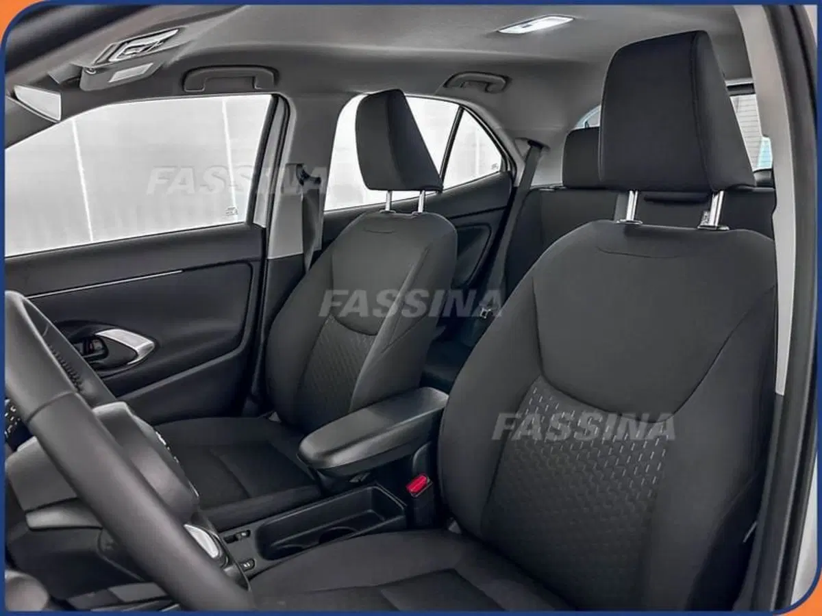 Toyota Yaris Cross nuova a Milano (8)