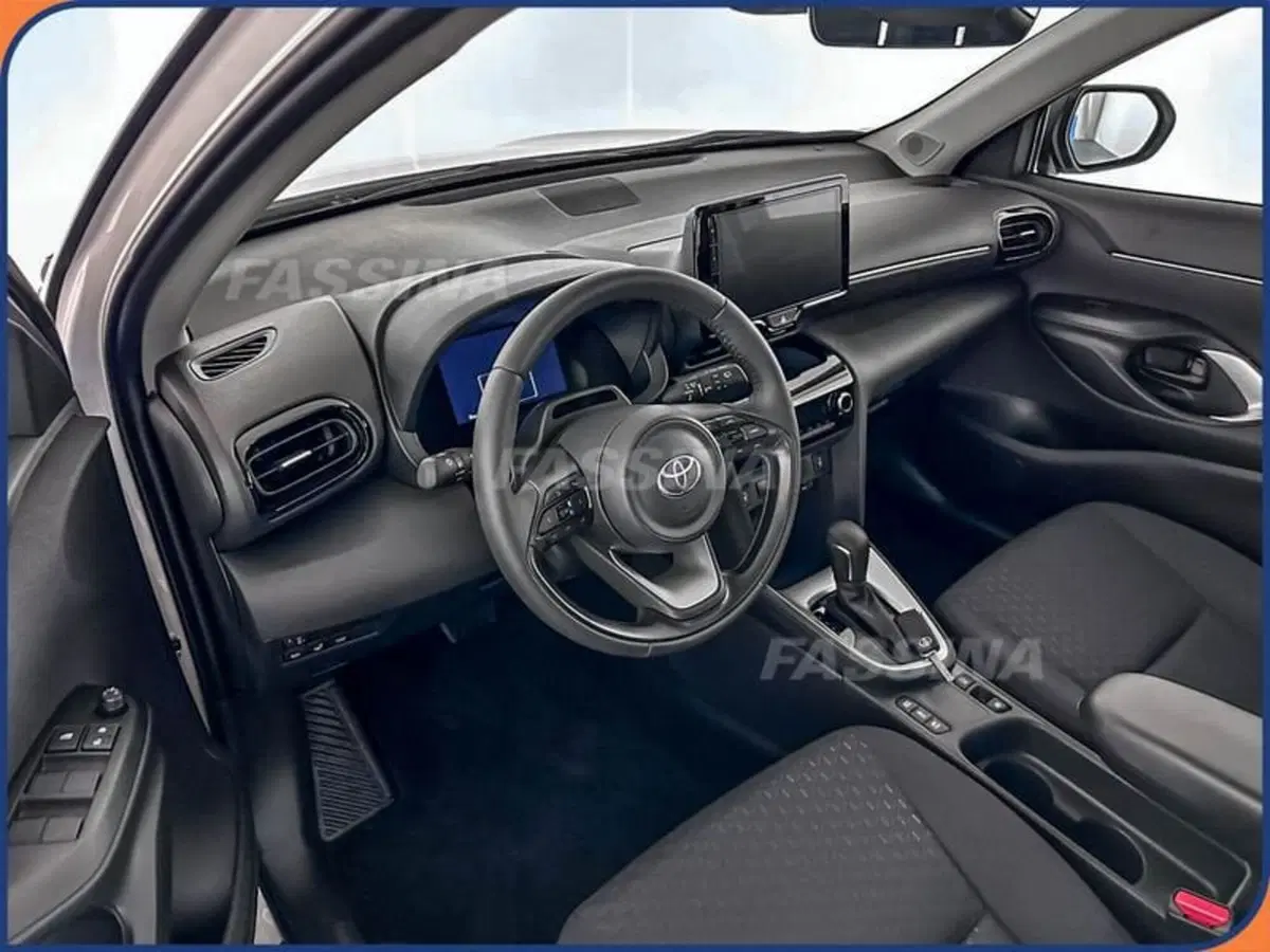 Toyota Yaris Cross nuova a Milano (9)
