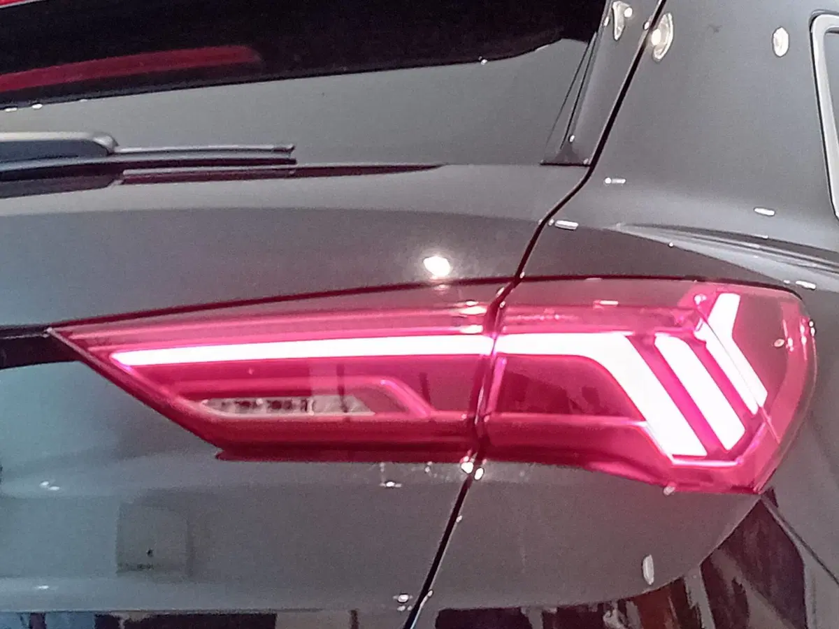 Audi Q3 Sportback nuova a Bari (10)