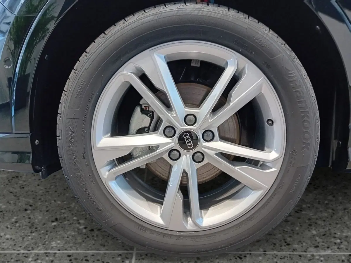 Audi Q3 Sportback nuova a Bari (13)