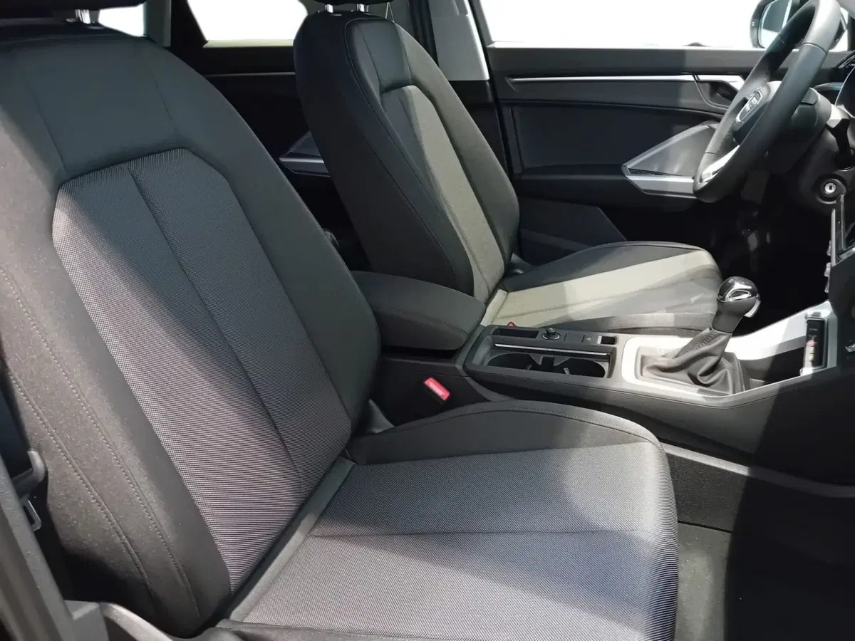Audi Q3 Sportback nuova a Bari (14)